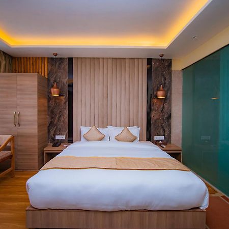 Temple Himalaya Hotel & Spa Pokhara Buitenkant foto