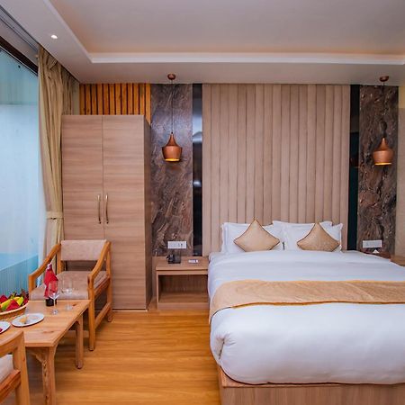 Temple Himalaya Hotel & Spa Pokhara Buitenkant foto