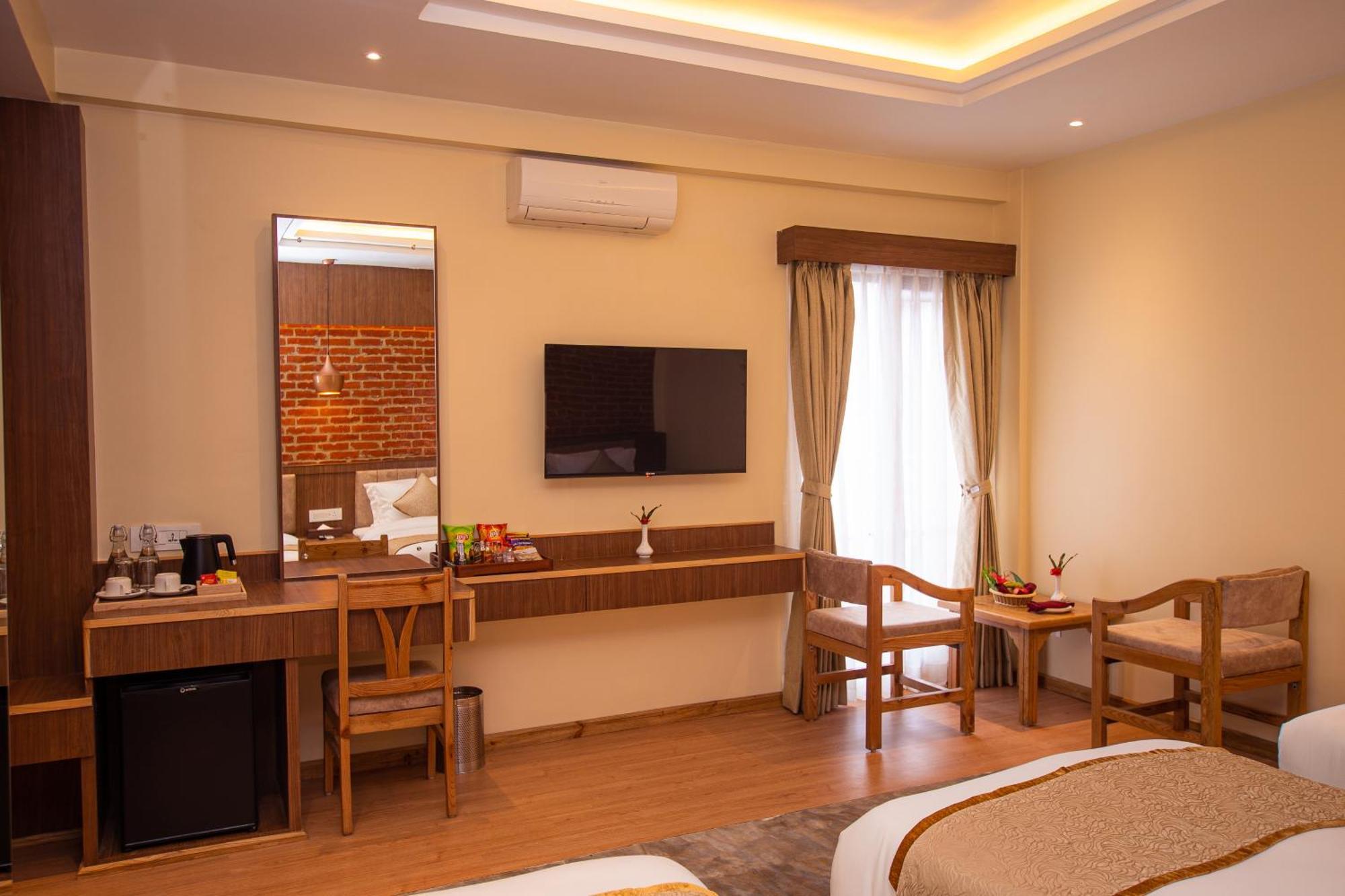 Temple Himalaya Hotel & Spa Pokhara Buitenkant foto