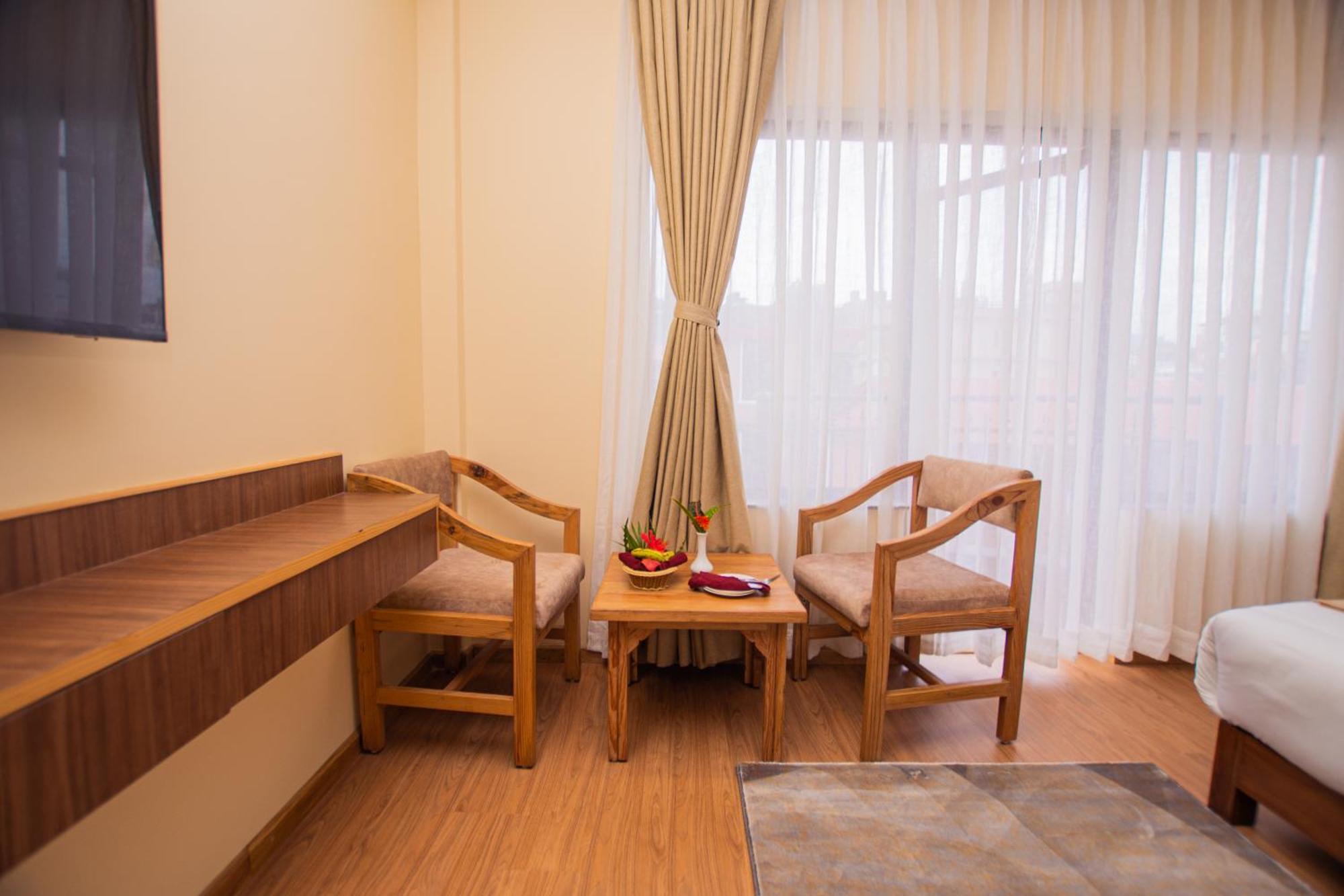 Temple Himalaya Hotel & Spa Pokhara Buitenkant foto