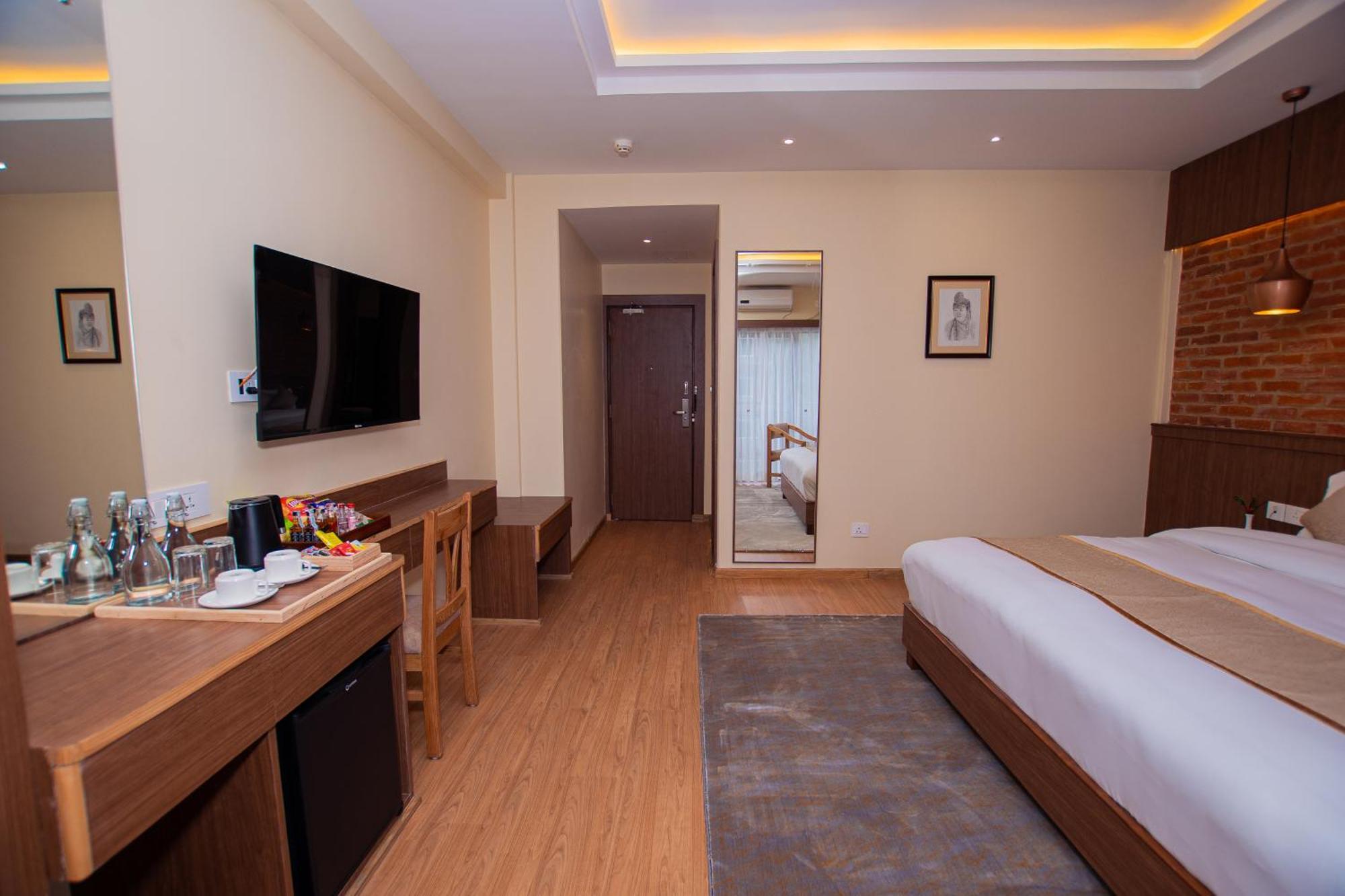 Temple Himalaya Hotel & Spa Pokhara Buitenkant foto