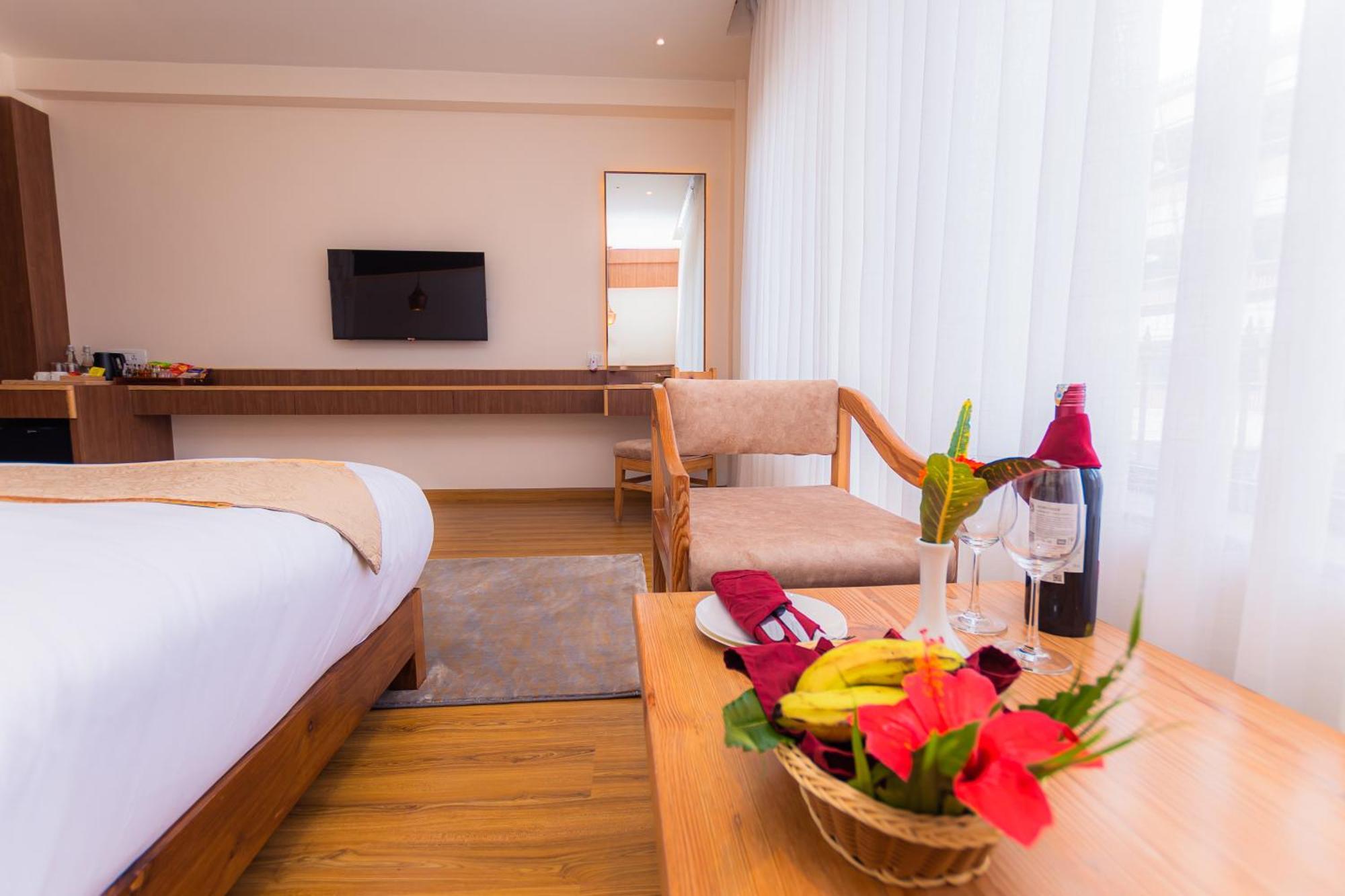Temple Himalaya Hotel & Spa Pokhara Buitenkant foto