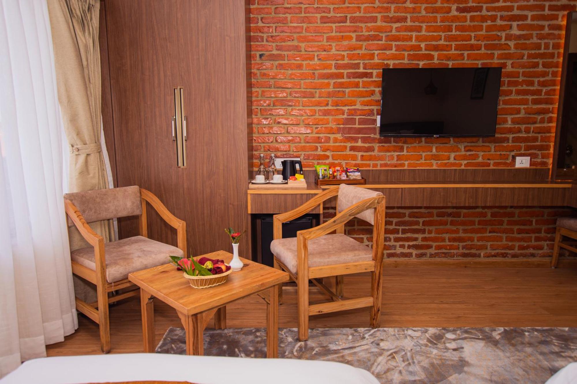 Temple Himalaya Hotel & Spa Pokhara Buitenkant foto