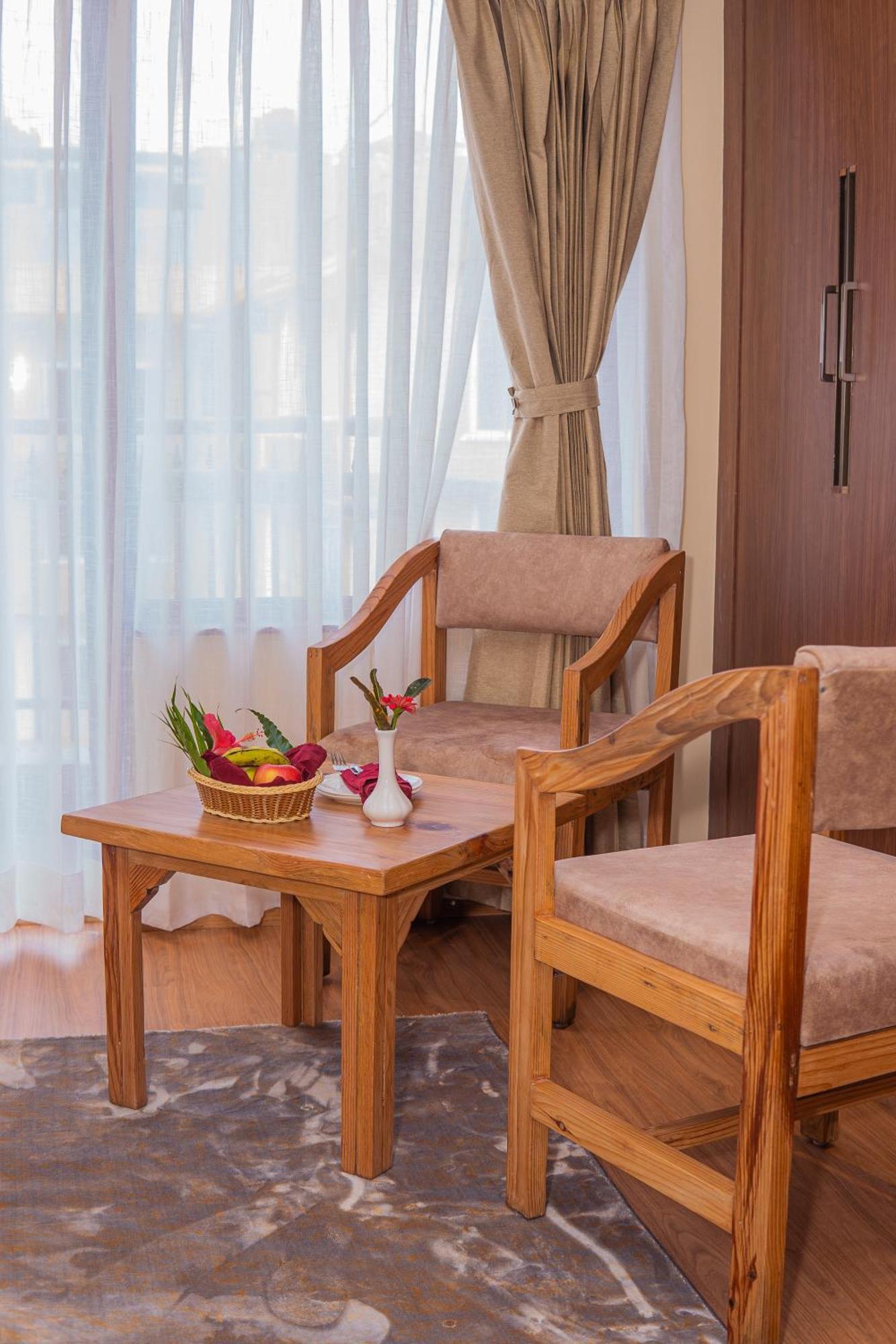Temple Himalaya Hotel & Spa Pokhara Buitenkant foto