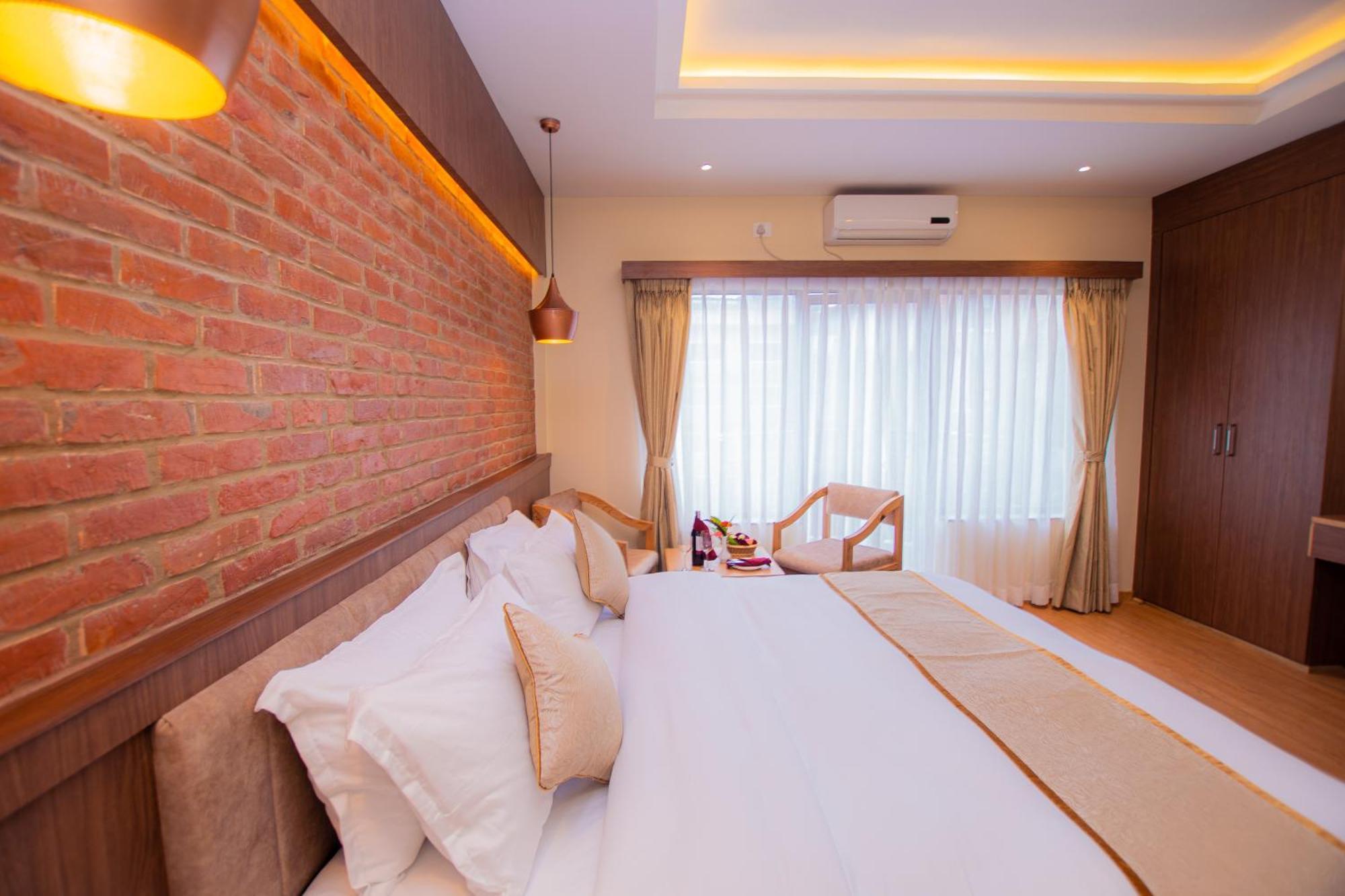 Temple Himalaya Hotel & Spa Pokhara Buitenkant foto