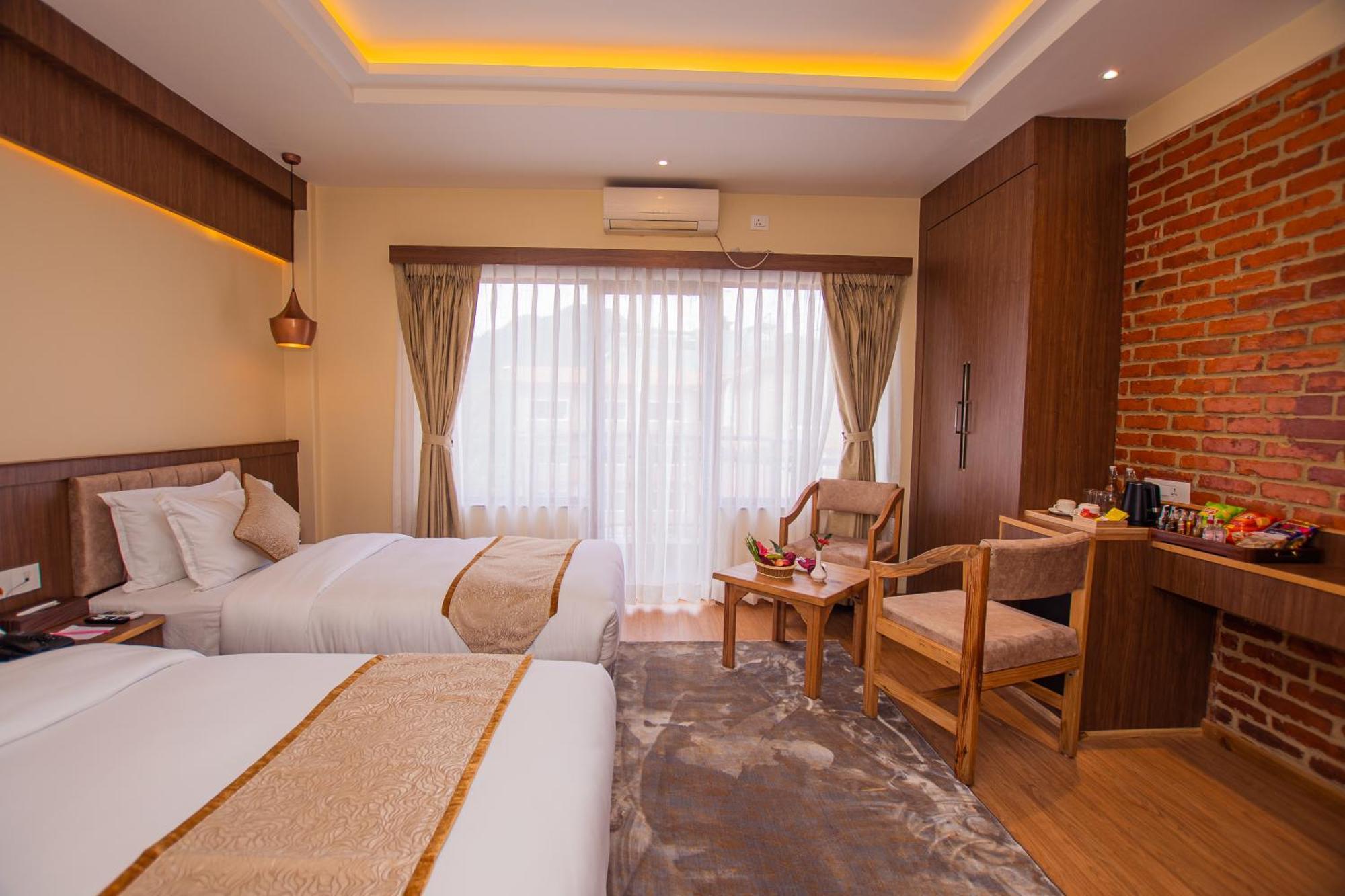Temple Himalaya Hotel & Spa Pokhara Buitenkant foto