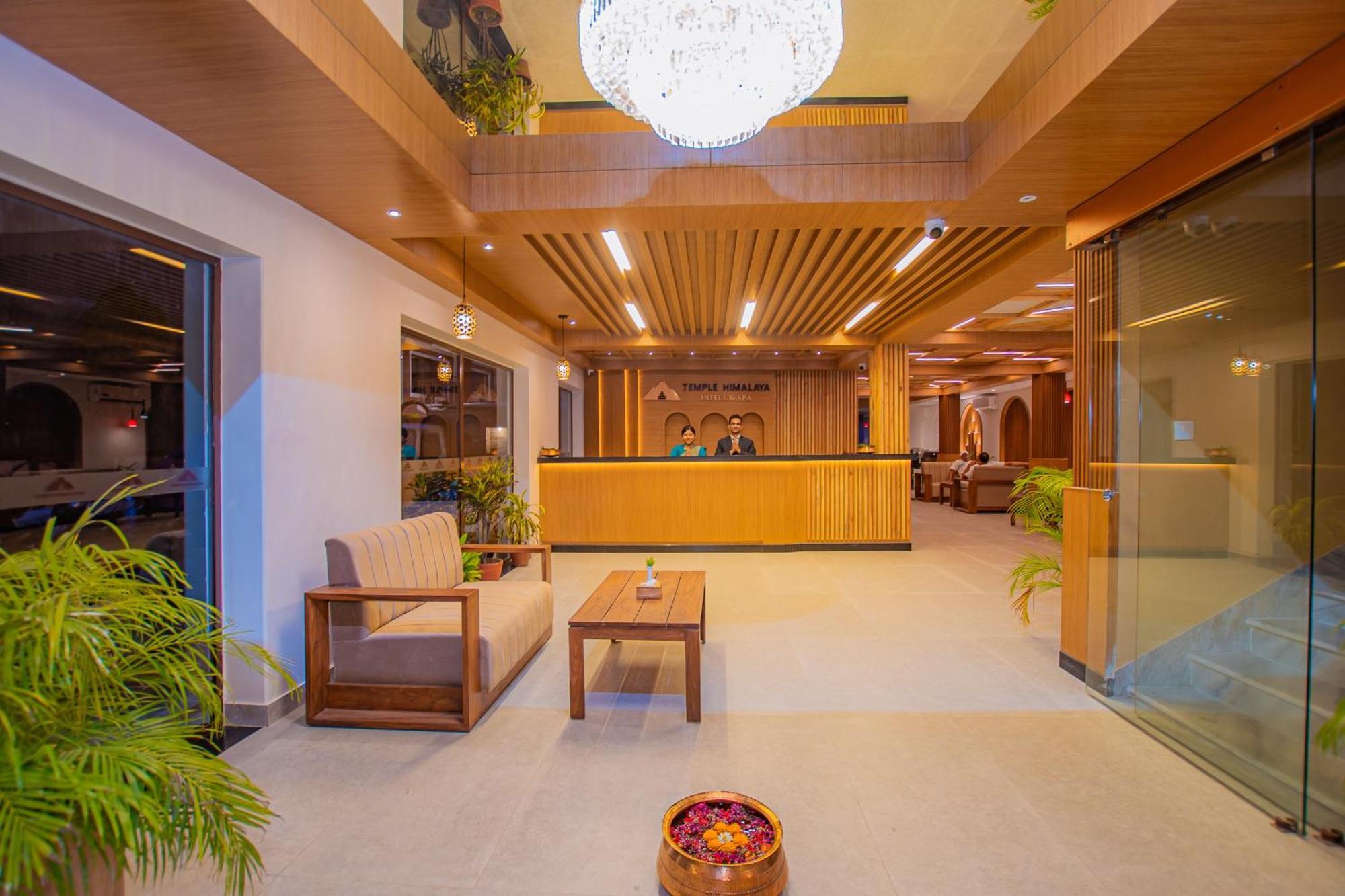 Temple Himalaya Hotel & Spa Pokhara Buitenkant foto