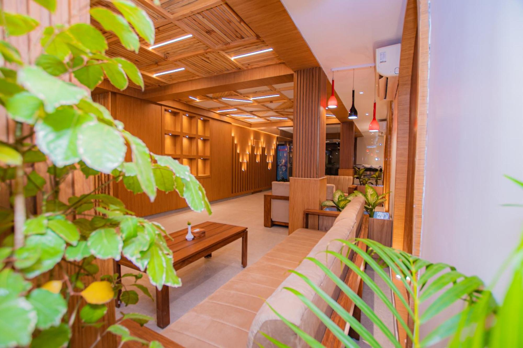 Temple Himalaya Hotel & Spa Pokhara Buitenkant foto