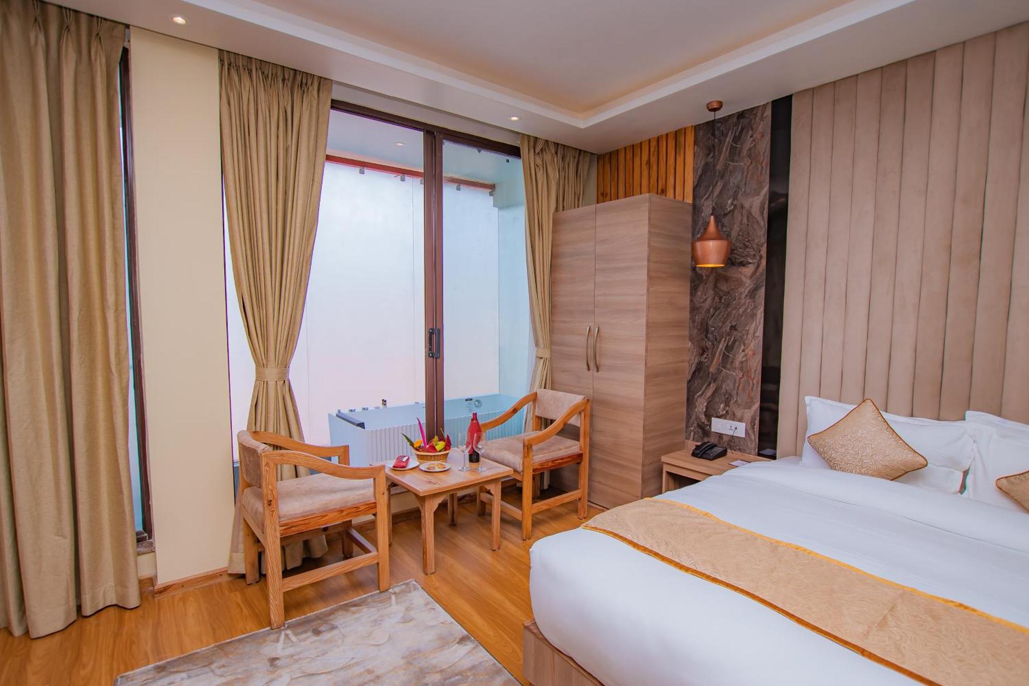 Temple Himalaya Hotel & Spa Pokhara Buitenkant foto