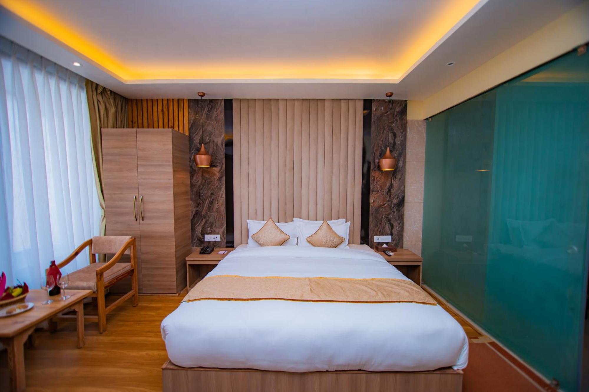Temple Himalaya Hotel & Spa Pokhara Buitenkant foto