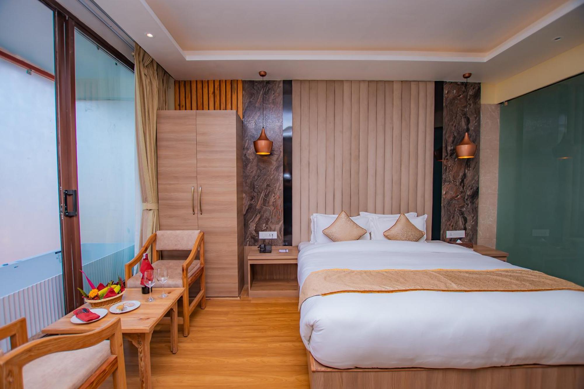 Temple Himalaya Hotel & Spa Pokhara Buitenkant foto