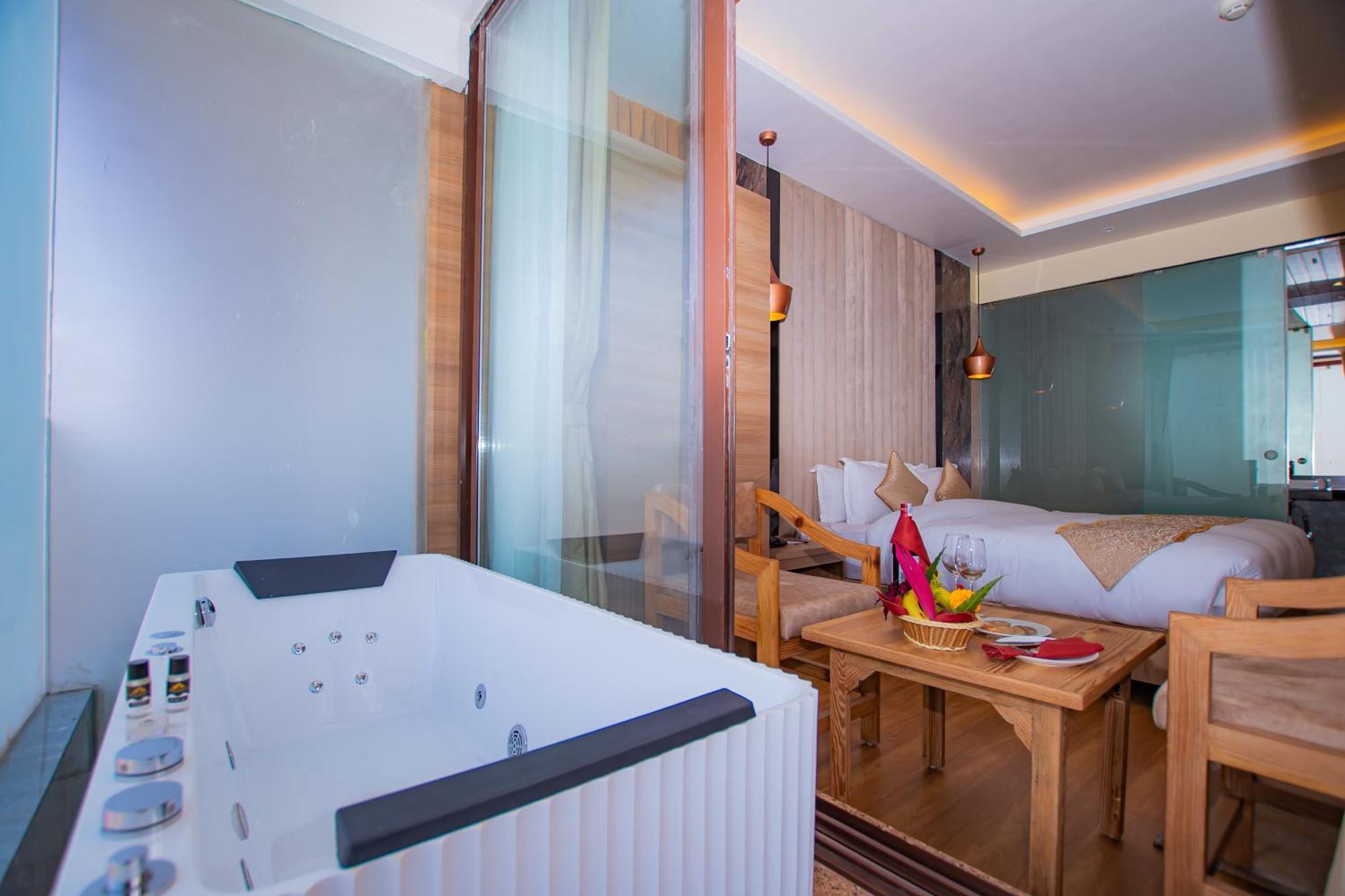 Temple Himalaya Hotel & Spa Pokhara Buitenkant foto