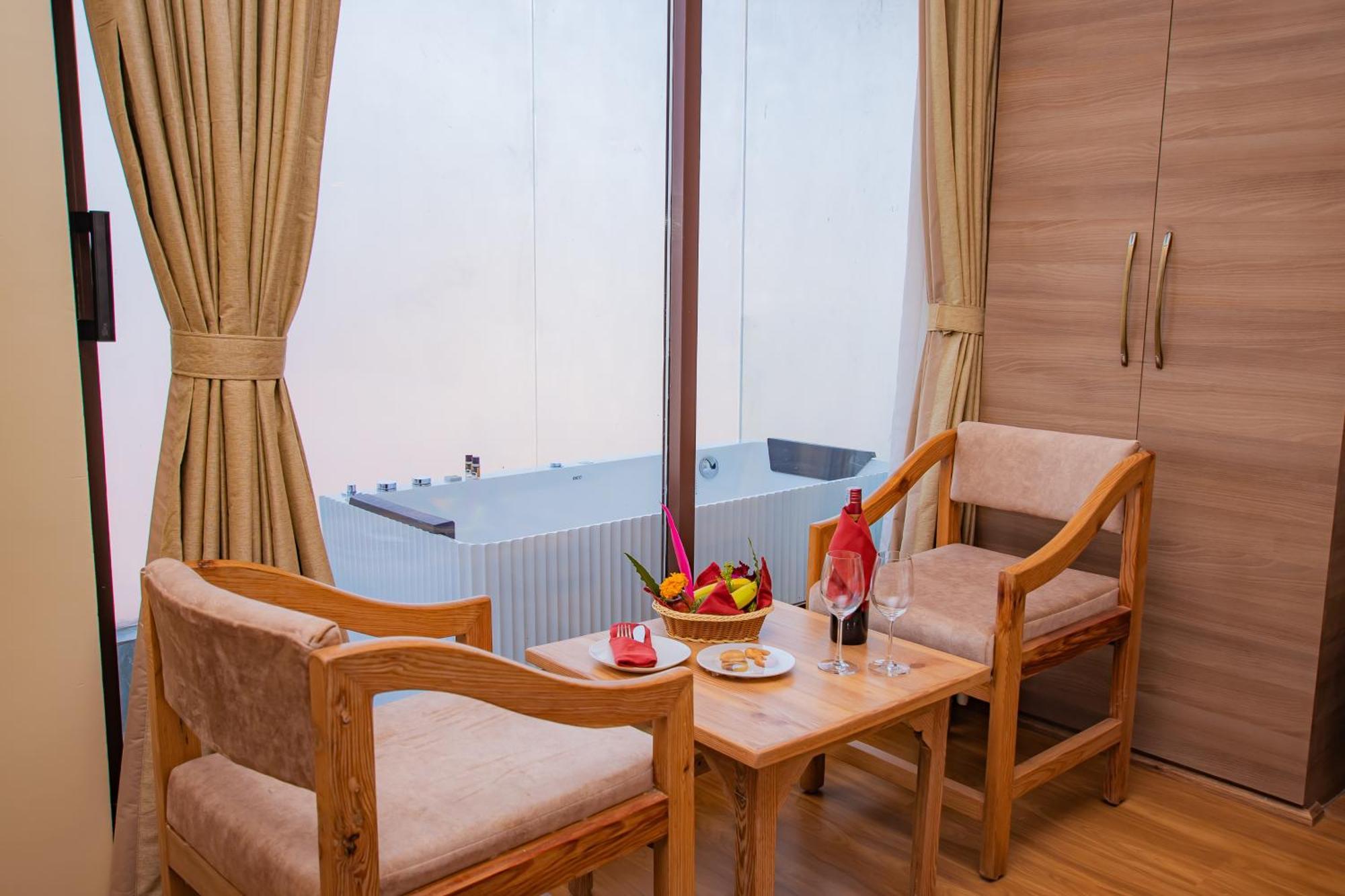 Temple Himalaya Hotel & Spa Pokhara Buitenkant foto