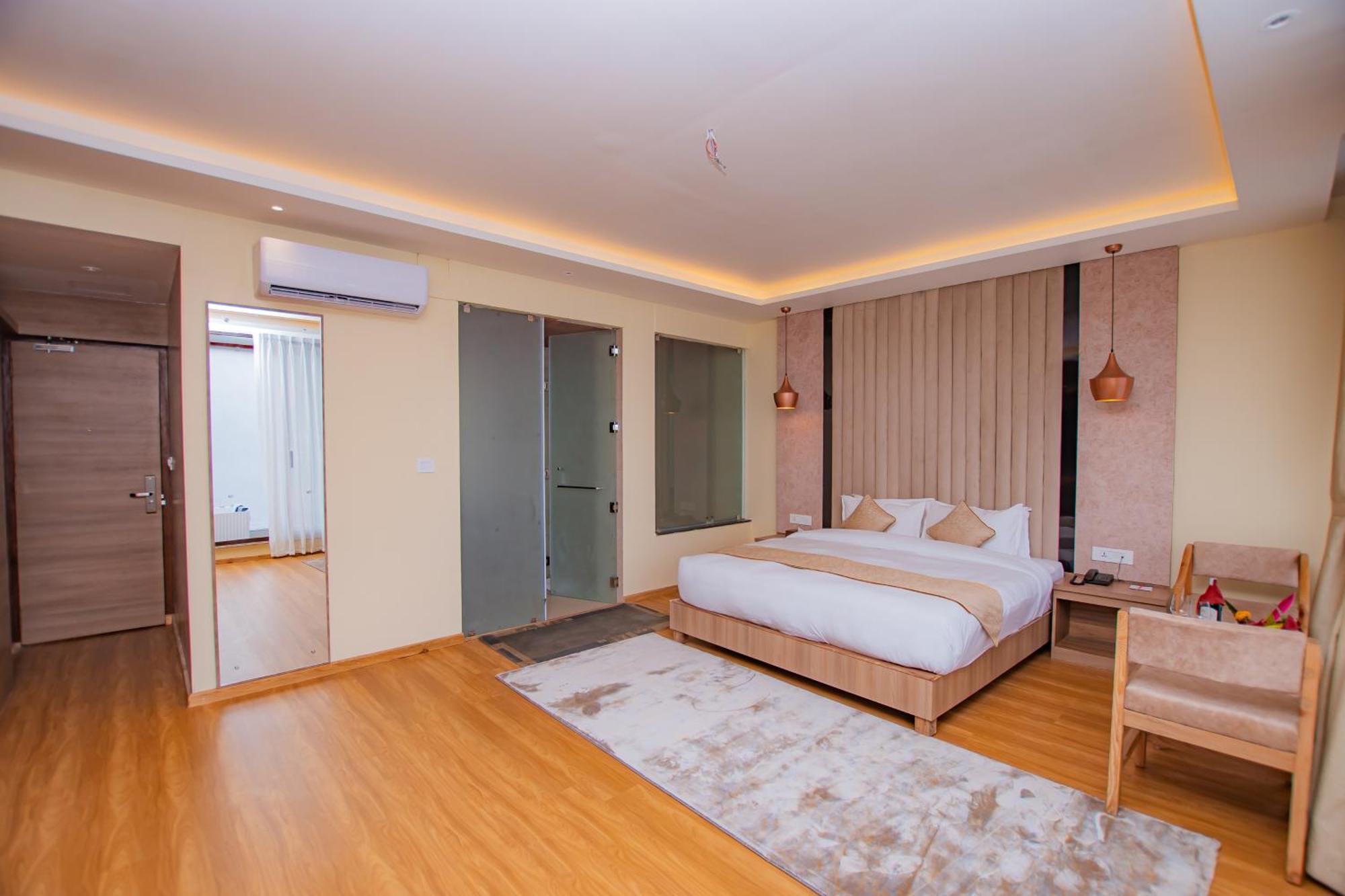 Temple Himalaya Hotel & Spa Pokhara Buitenkant foto