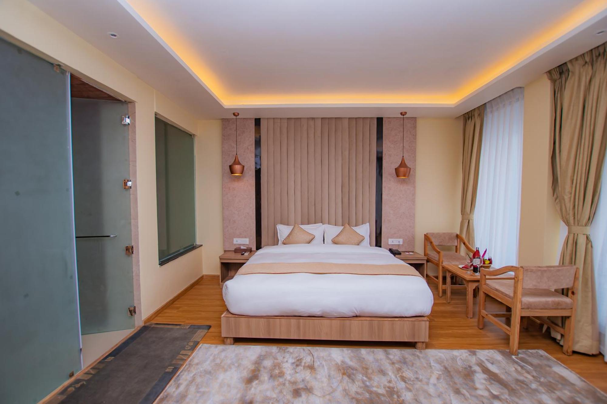Temple Himalaya Hotel & Spa Pokhara Buitenkant foto