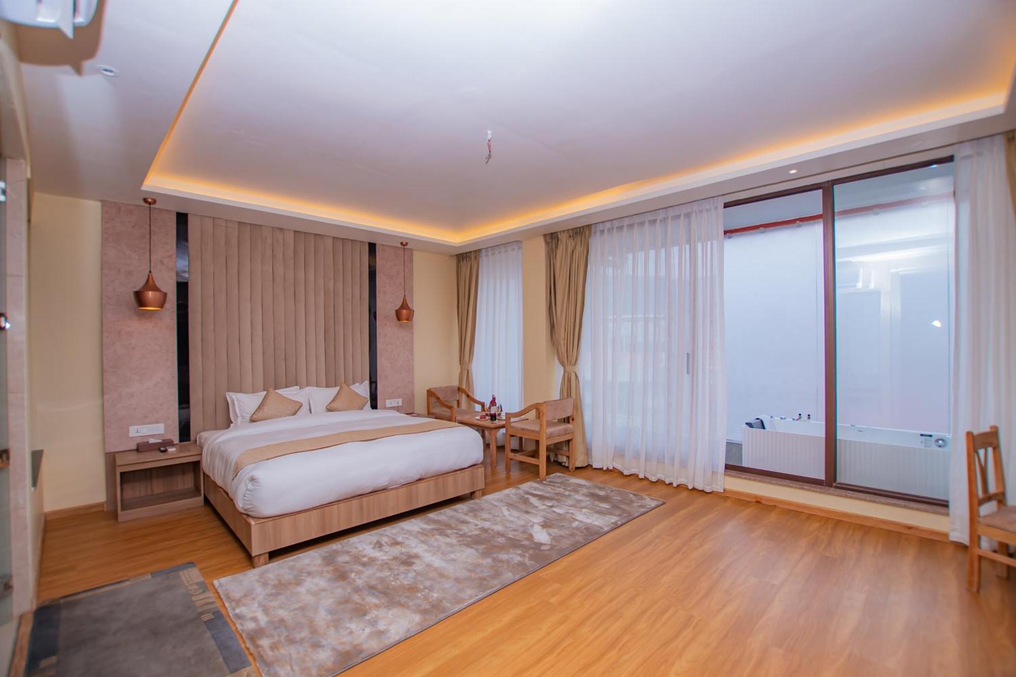 Temple Himalaya Hotel & Spa Pokhara Buitenkant foto